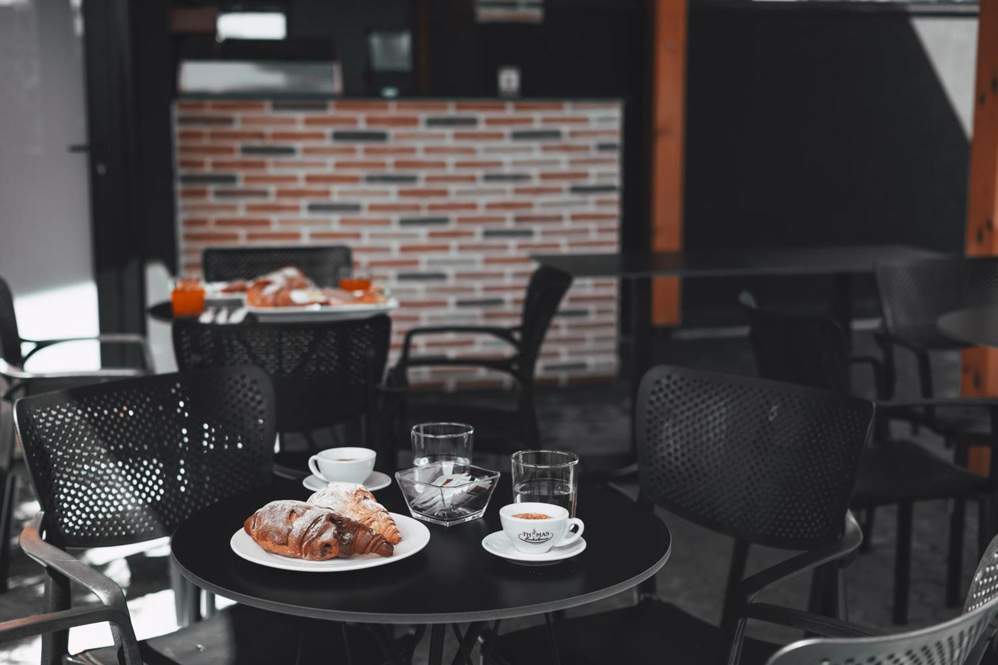 Hotel Beke Влёра Экстерьер фото
