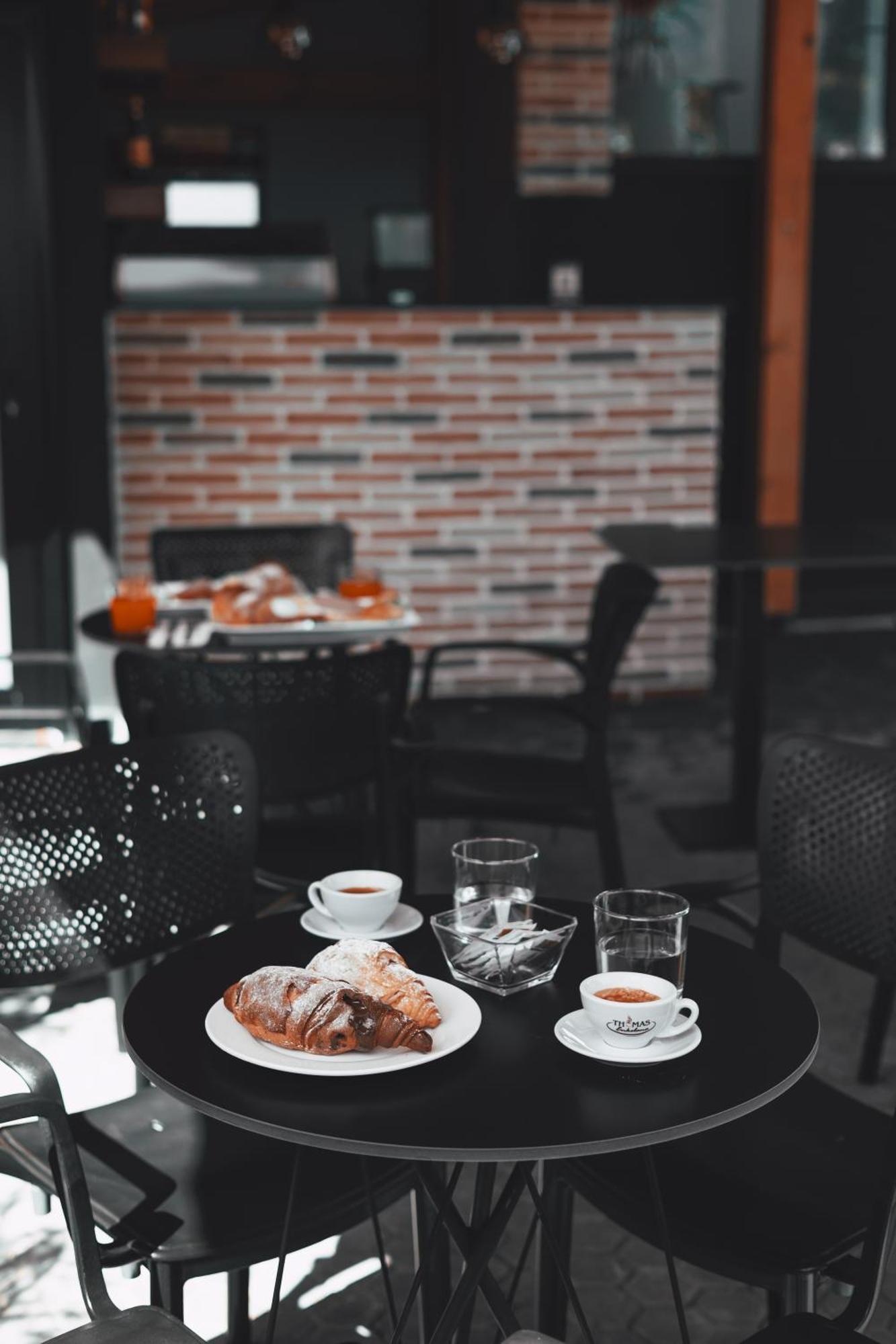 Hotel Beke Влёра Экстерьер фото